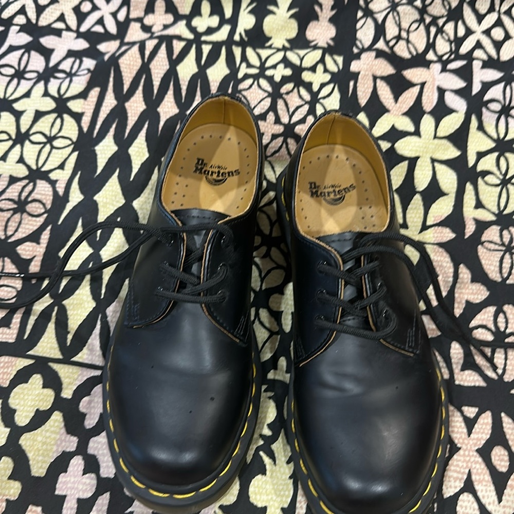 Size 8 Dr. Marten Air Wave Oxfords